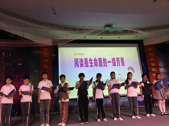“青春飛揚，載夢遠(yuǎn)航”----初中部舉行學(xué)生演講比賽