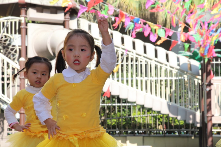 炫彩多世界，走向新時(shí)代”慶集團(tuán)20周年級(jí)組決賽暨頒獎(jiǎng)典禮