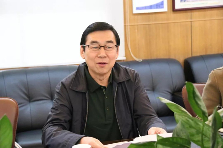 龍華中英文實(shí)驗(yàn)校在區(qū)教育局、區(qū)人民政府教育督導(dǎo)室開學(xué)專項(xiàng)督導(dǎo)檢查中獲佳評(píng)