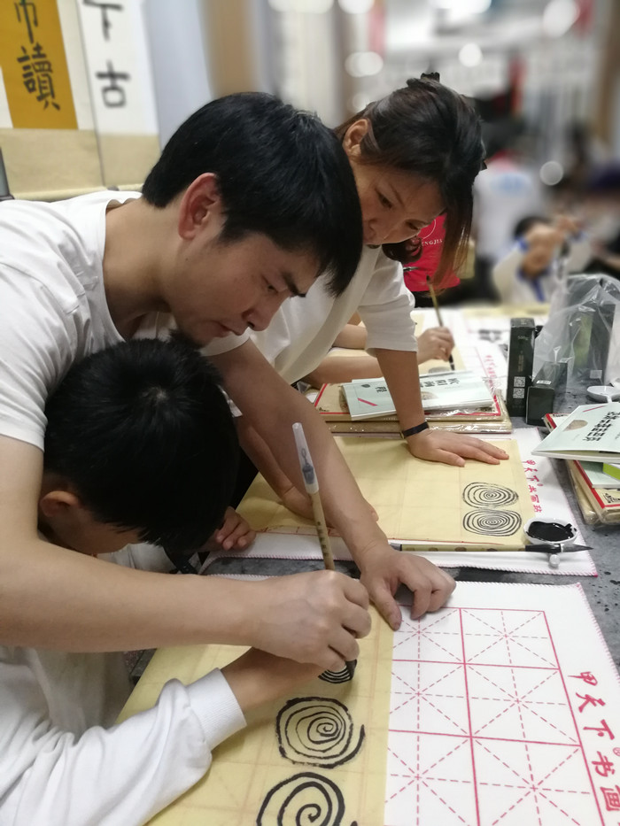親子同練，家校共建，龍華中英文“家長(zhǎng)社團(tuán)”有聲有色