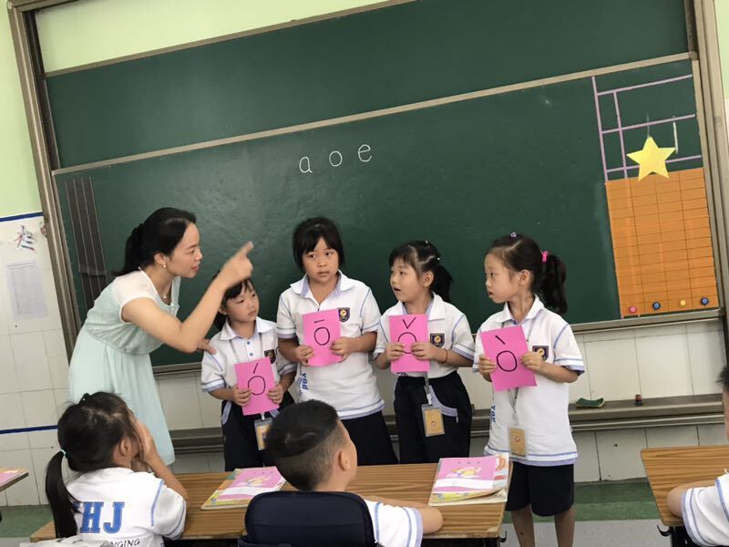 落實(shí)“兩個(gè)常規(guī)”，實(shí)施“青藍(lán)工程” ——小學(xué)低年級(jí)段語(yǔ)文學(xué)科教研重實(shí)訓(xùn)