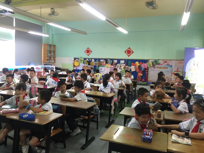 “多學(xué)多看多動手，科學(xué)世界任我游”——記小學(xué)部科技節(jié)系列活動